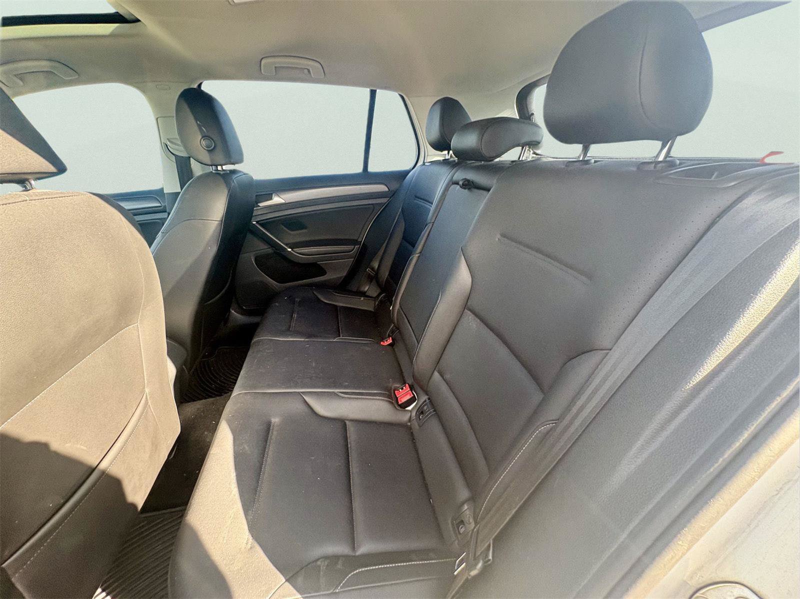 Used 2018 Volkswagen Golf SE FWD image 11