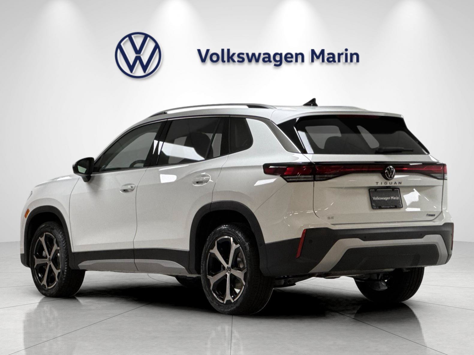 New 2026 Volkswagen Tiguan SE AWD/4WD image 3