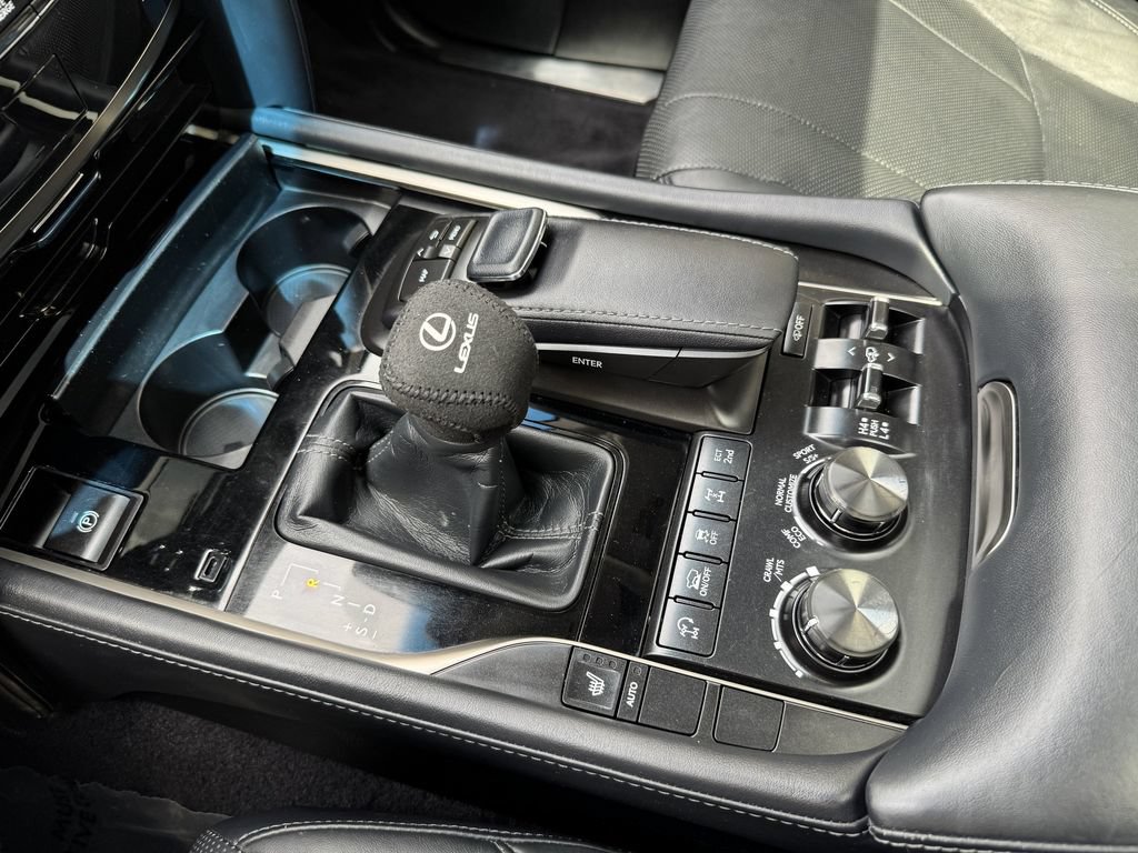 Used 2018 Lexus LX 570 4WD image 26