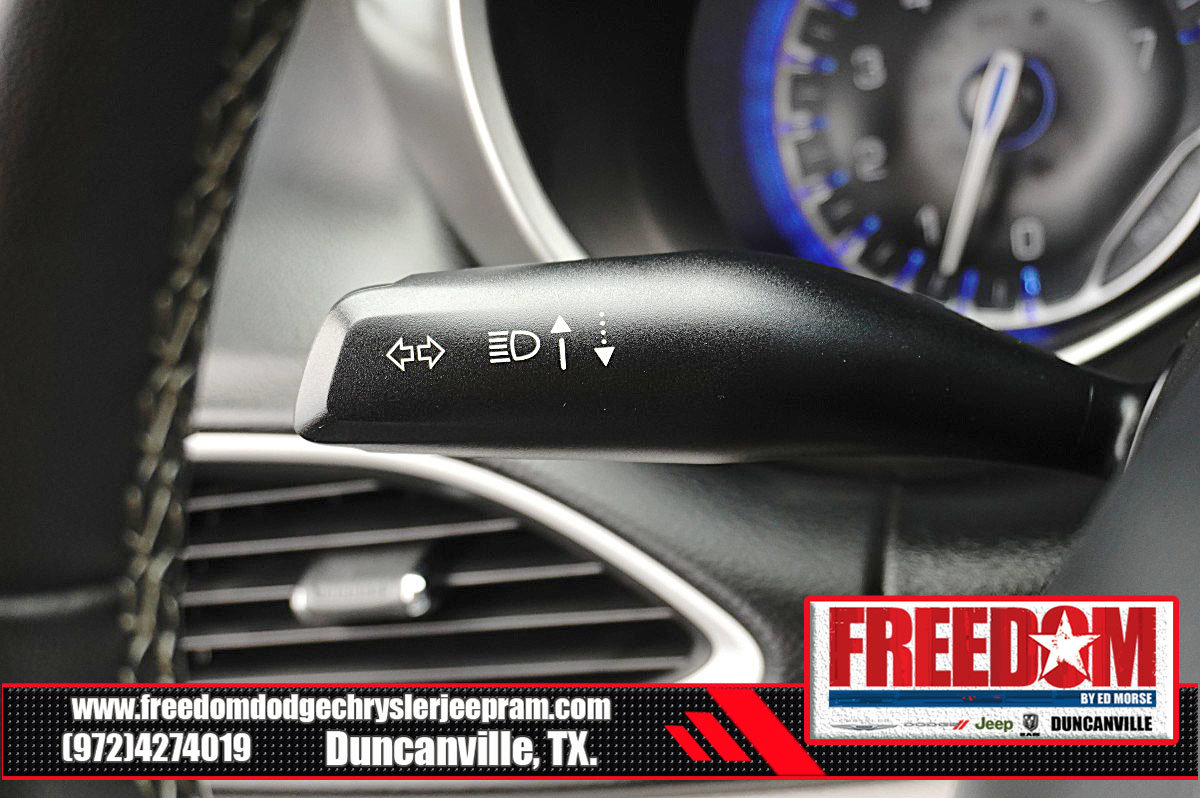 Used 2024 Chrysler Pacifica Touring-L FWD image 29