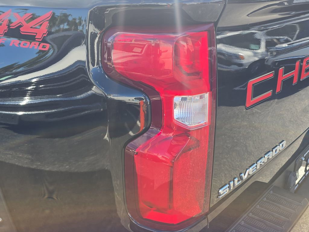 Used 2021 Chevrolet Silverado 2500 Custom w/ Custom Value Package image 5