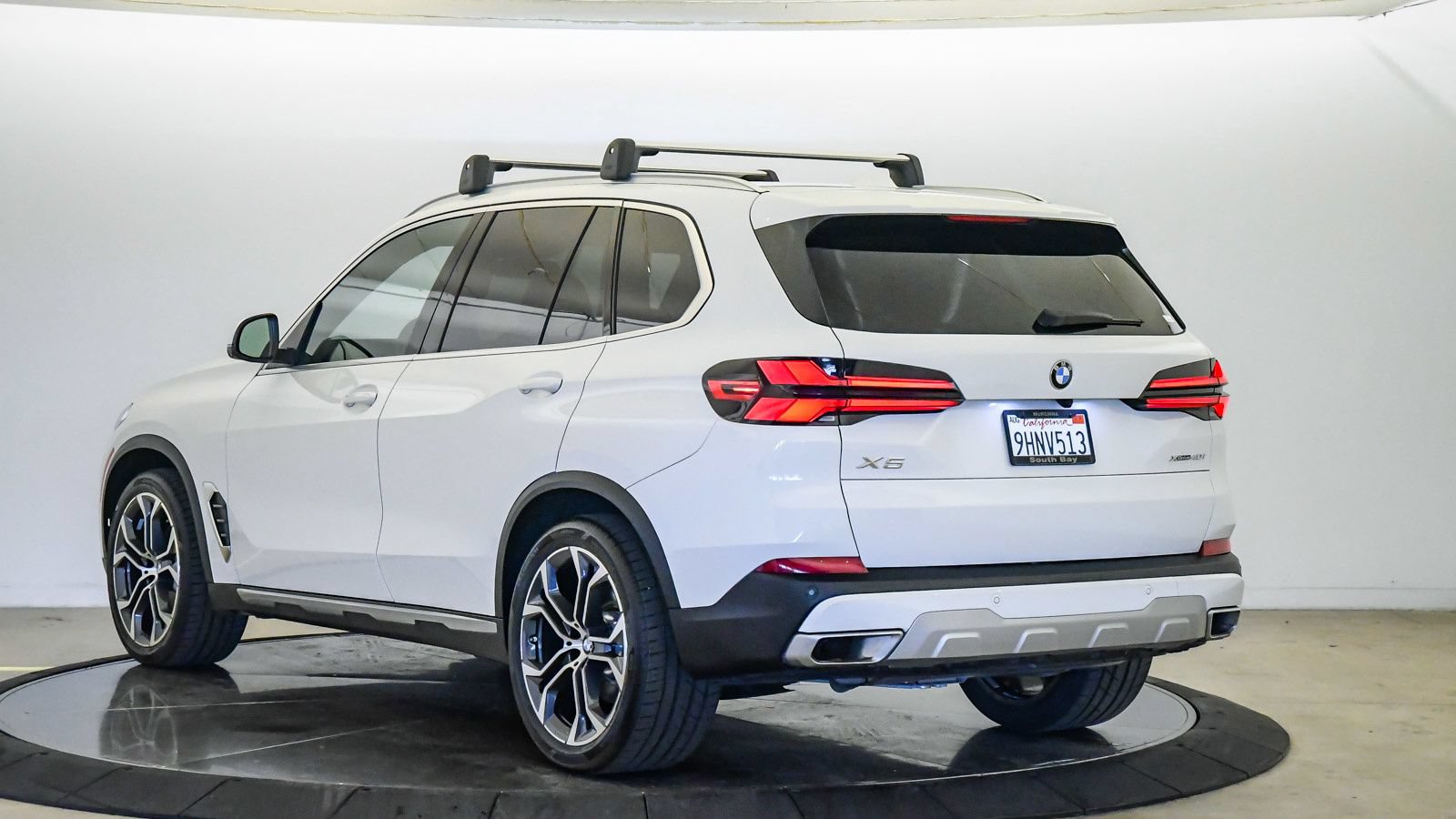 Certified 2024 BMW X5 xDrive40i w/ Premium Package AWD/4WD image 2