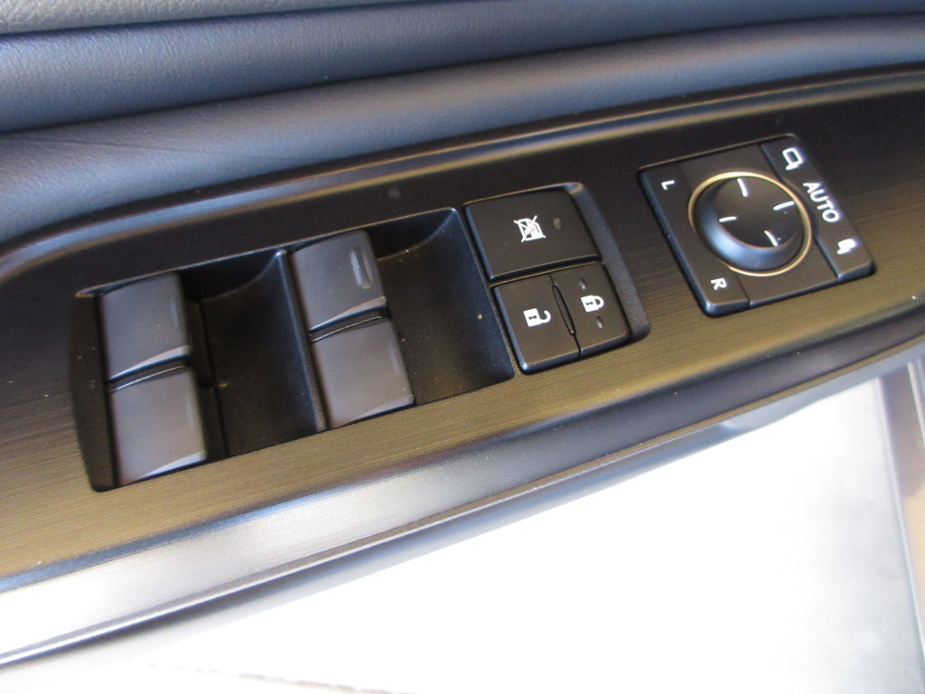 Used 2020 Lexus ES 350 w/ Accessory Package FWD image 11