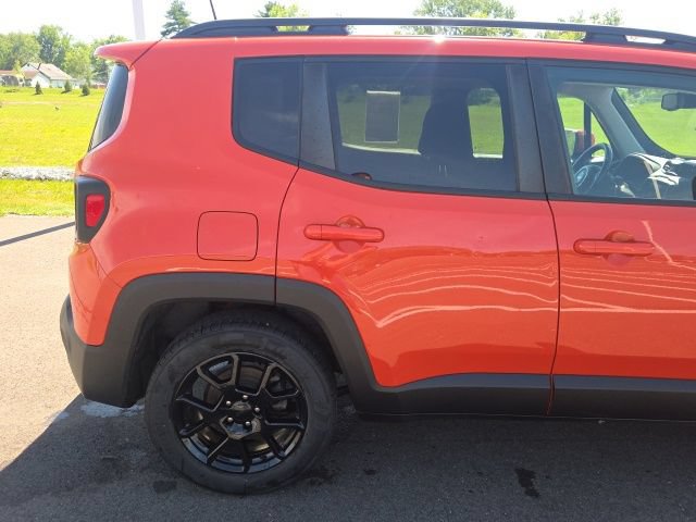 Used 2020 Jeep Renegade Altitude w/ UConnect 8.4 Nav Group FWD image 7
