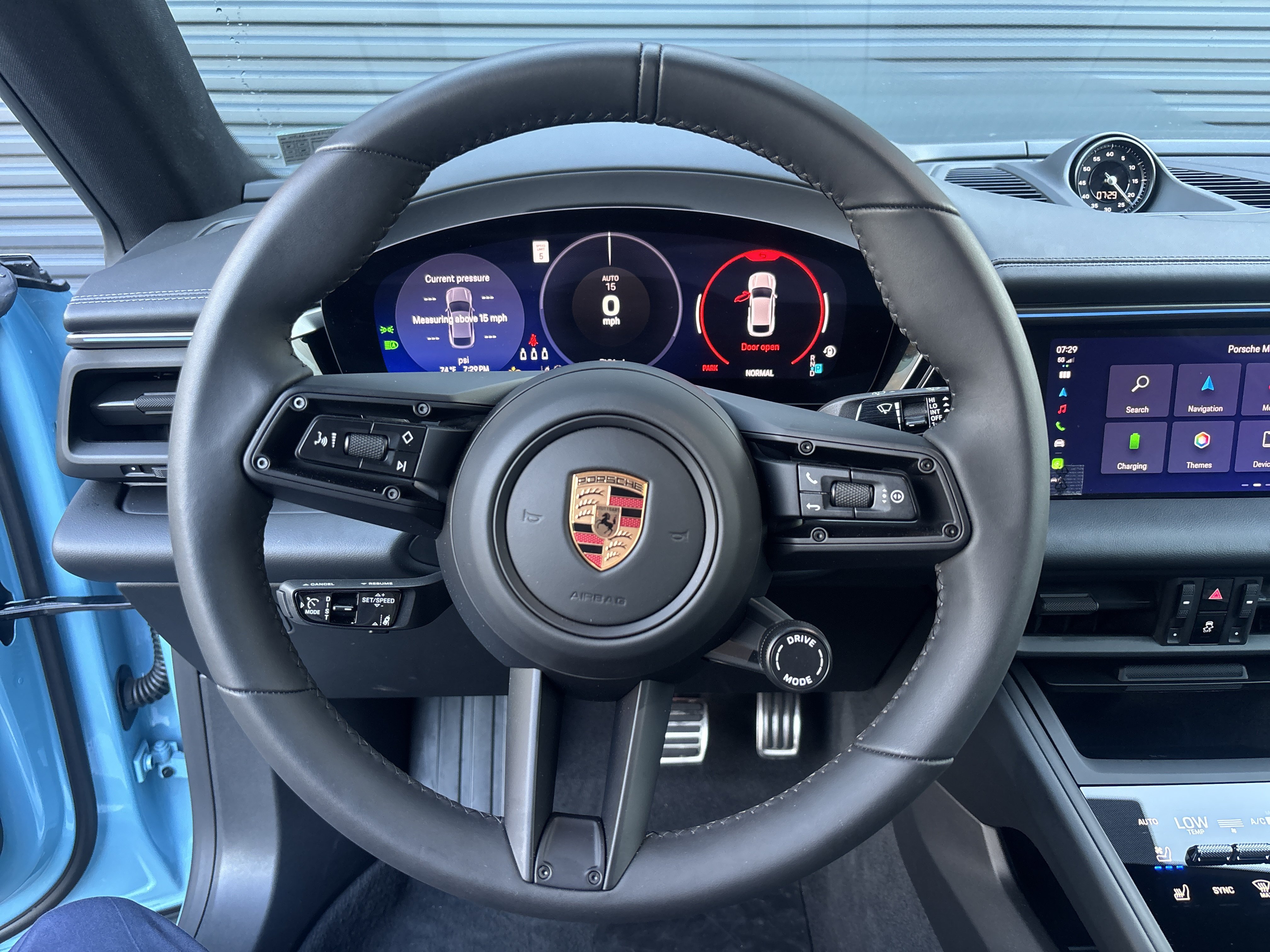 New 2025 Porsche Macan 4S Electric AWD/4WD image 13