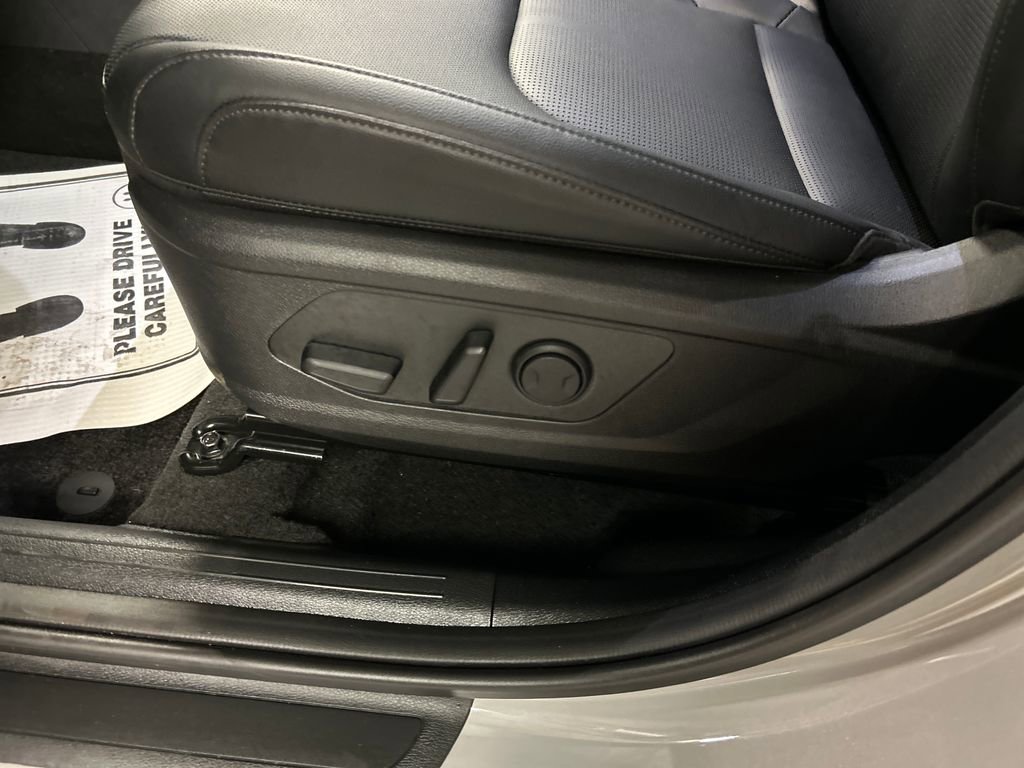 Used 2026 Kia Sportage EX w/ EX Panorama Roof Package image 11