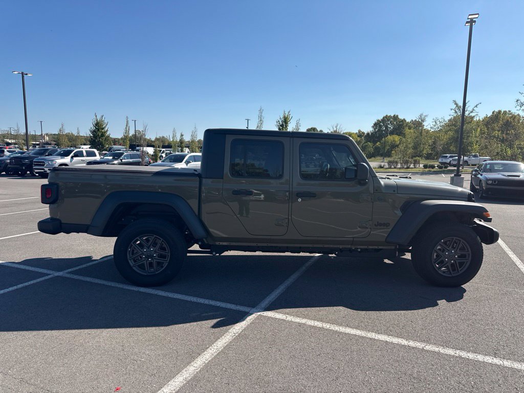 New 2026 Jeep Gladiator Sport w/ Dual Top Group AWD/4WD image 8