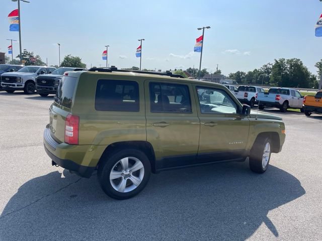 Used 2012 Jeep Patriot Latitude w/ Sun/Sound Group FWD image 12