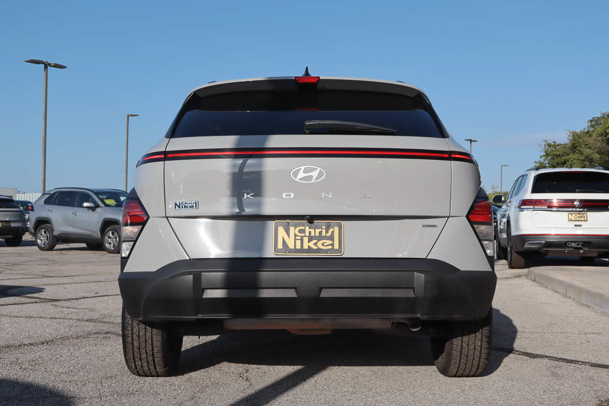 Used 2024 Hyundai Kona SEL AWD/4WD image 5