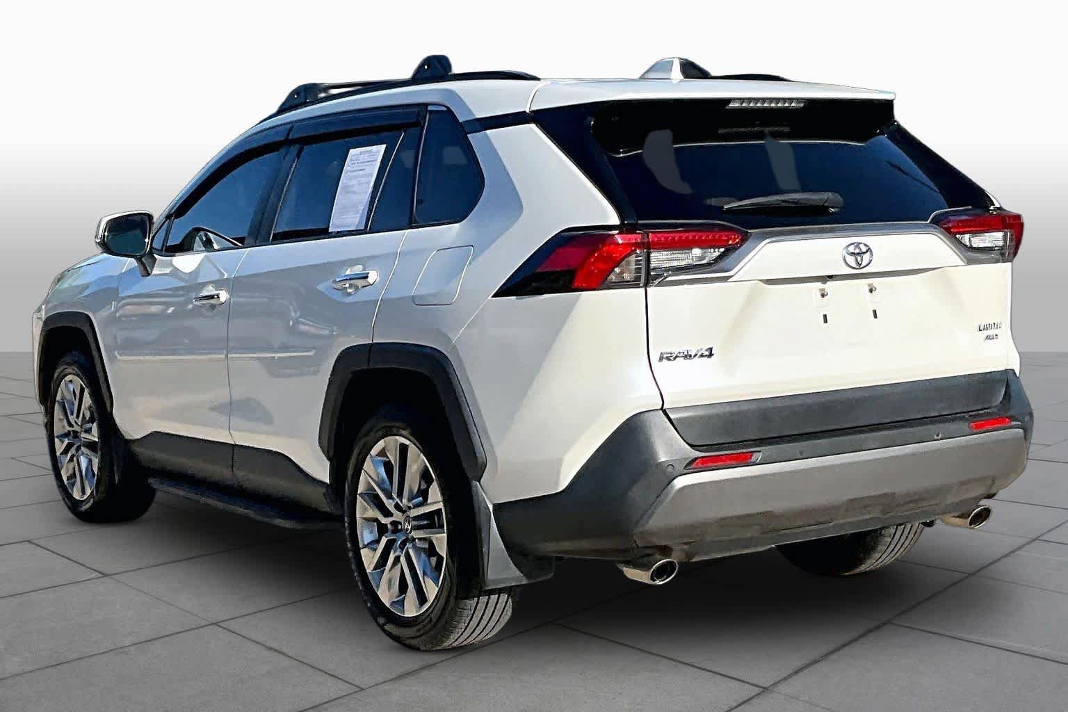 Used 2019 Toyota RAV4 Limited w/ Cold Weather Package AWD/4WD image 12