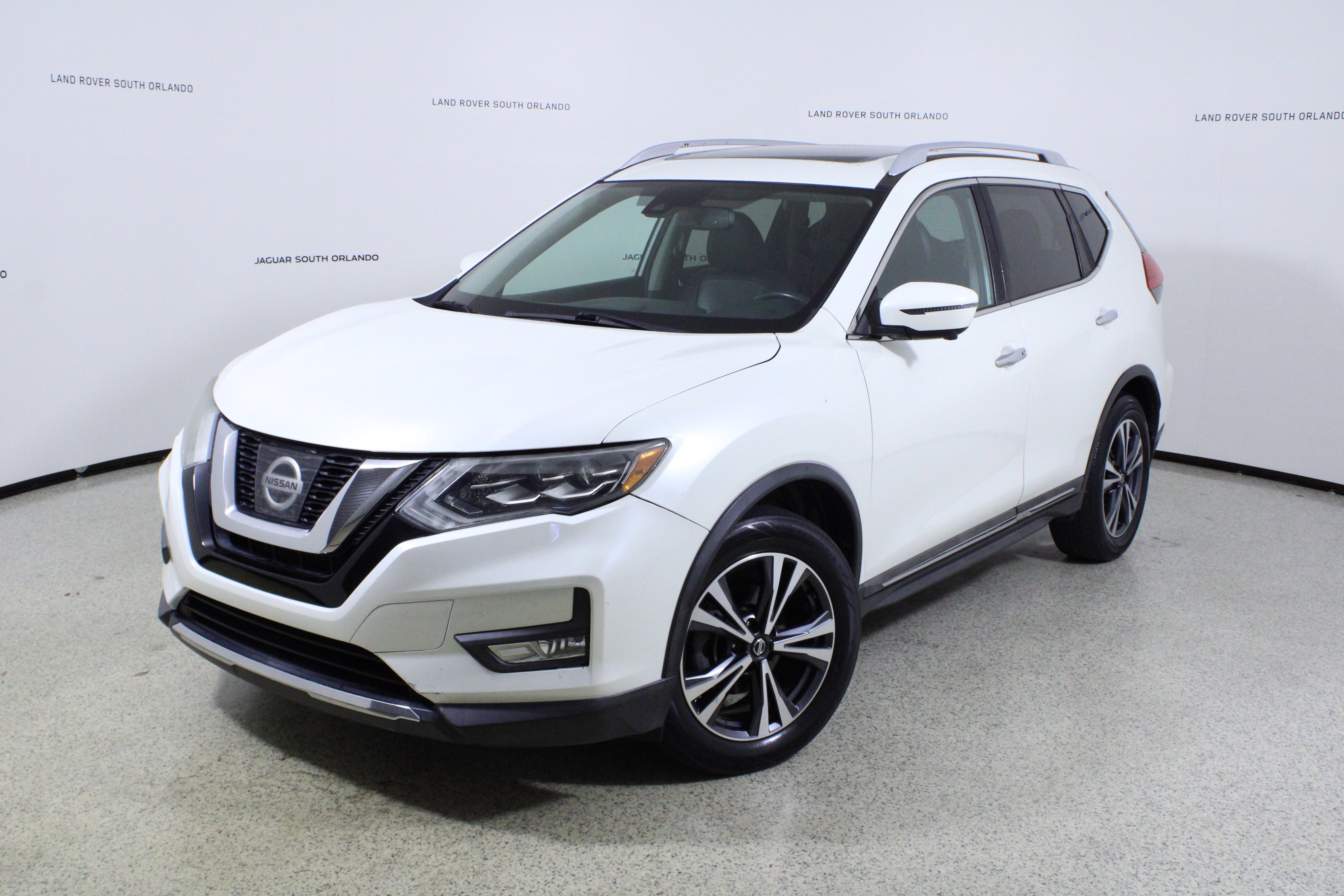 Used 2017 Nissan Rogue SL w/ SL Premium Package image 1