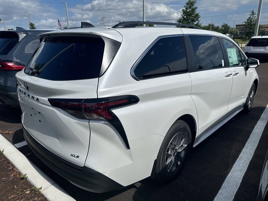 New 2026 Toyota Sienna XLE FWD image 4