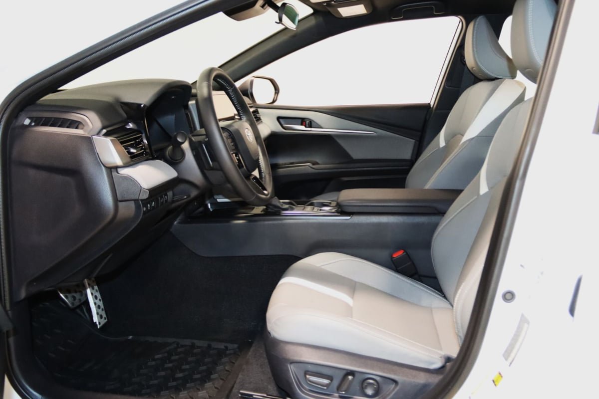 Used 2026 Toyota Camry SE FWD image 30