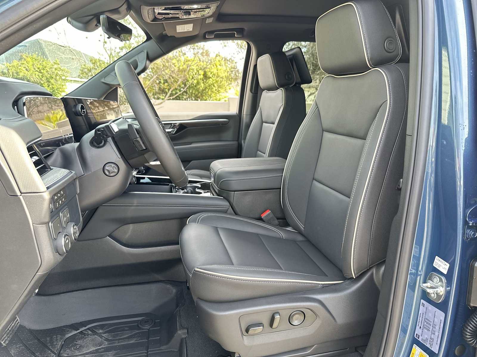 New 2026 Chevrolet Suburban Premier image 15