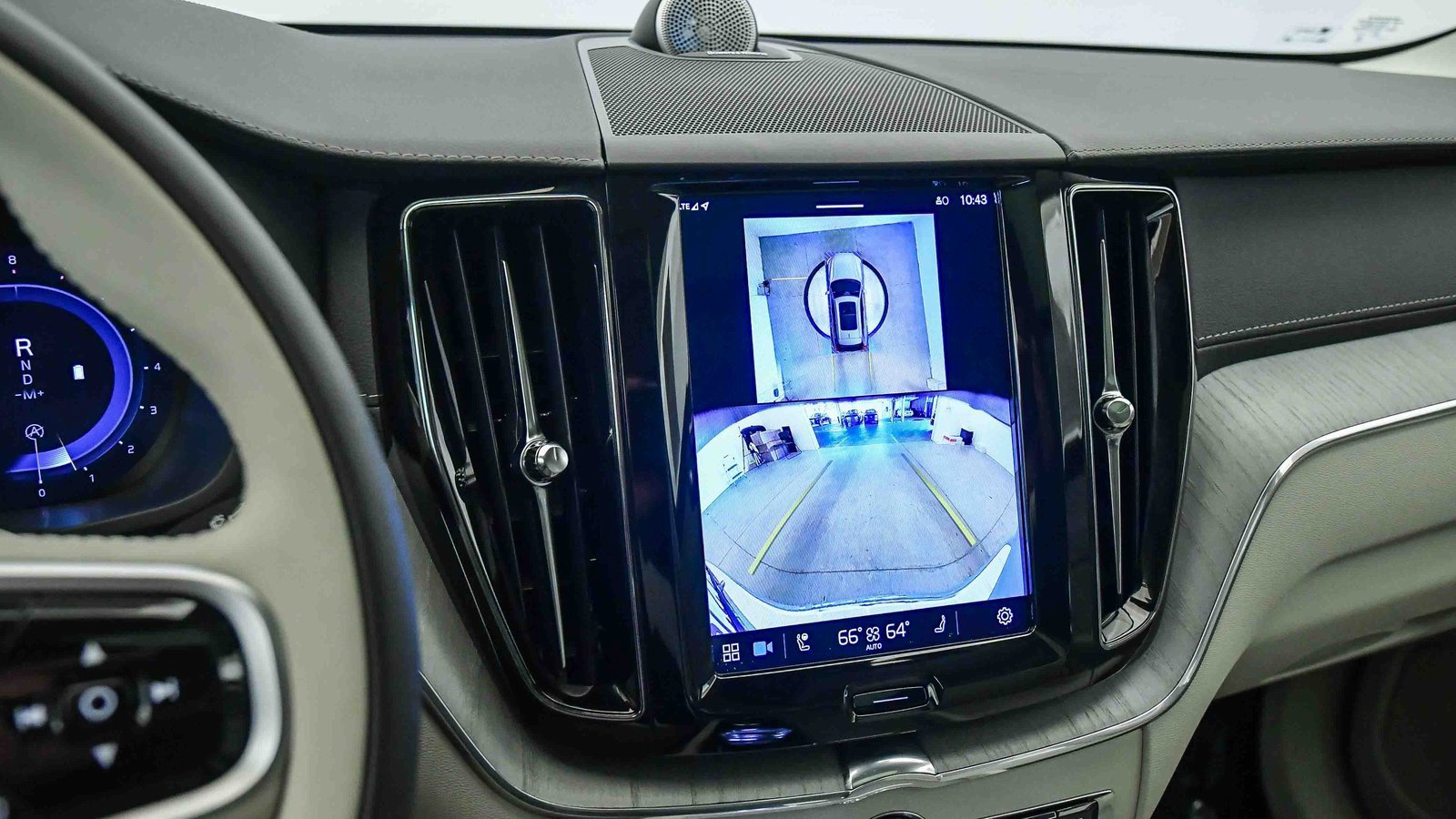 Certified 2025 Volvo XC60 B5 Ultra w/ Protection Package Premier image 28