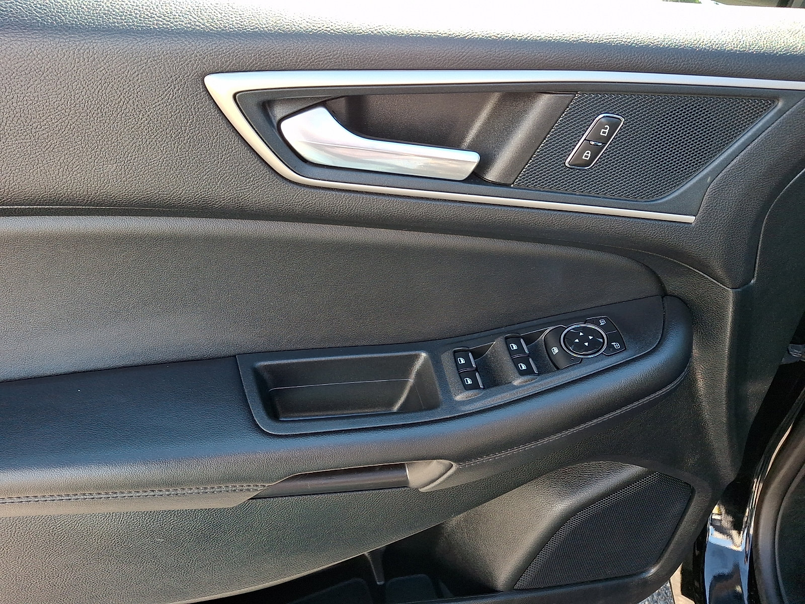 Used 2024 Ford Edge SEL AWD/4WD image 13