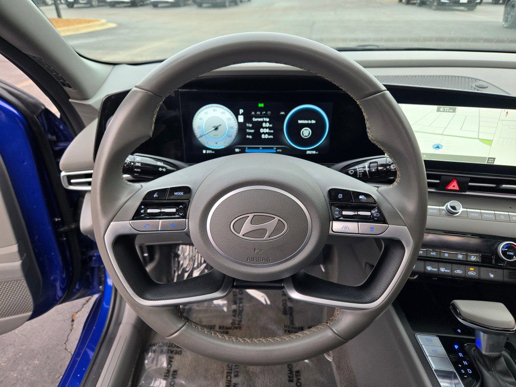 Used 2025 Hyundai Elantra SEL FWD image 30
