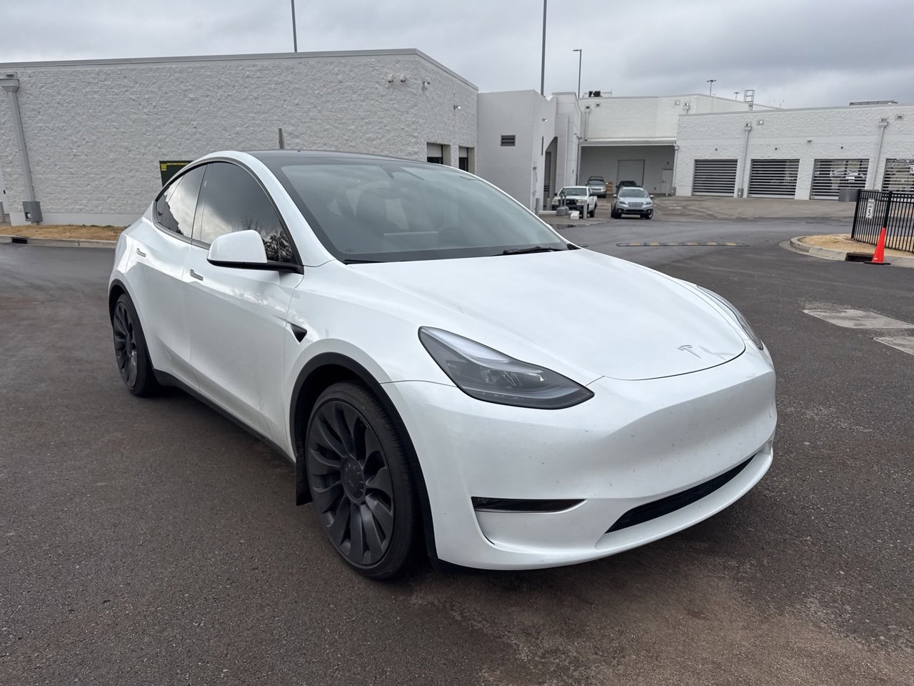Used 2025 Tesla Model Y Performance image 2