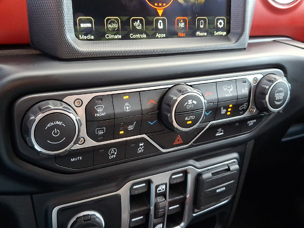 Used 2023 Jeep Gladiator Rubicon w/ Cold Weather Group AWD/4WD image 18