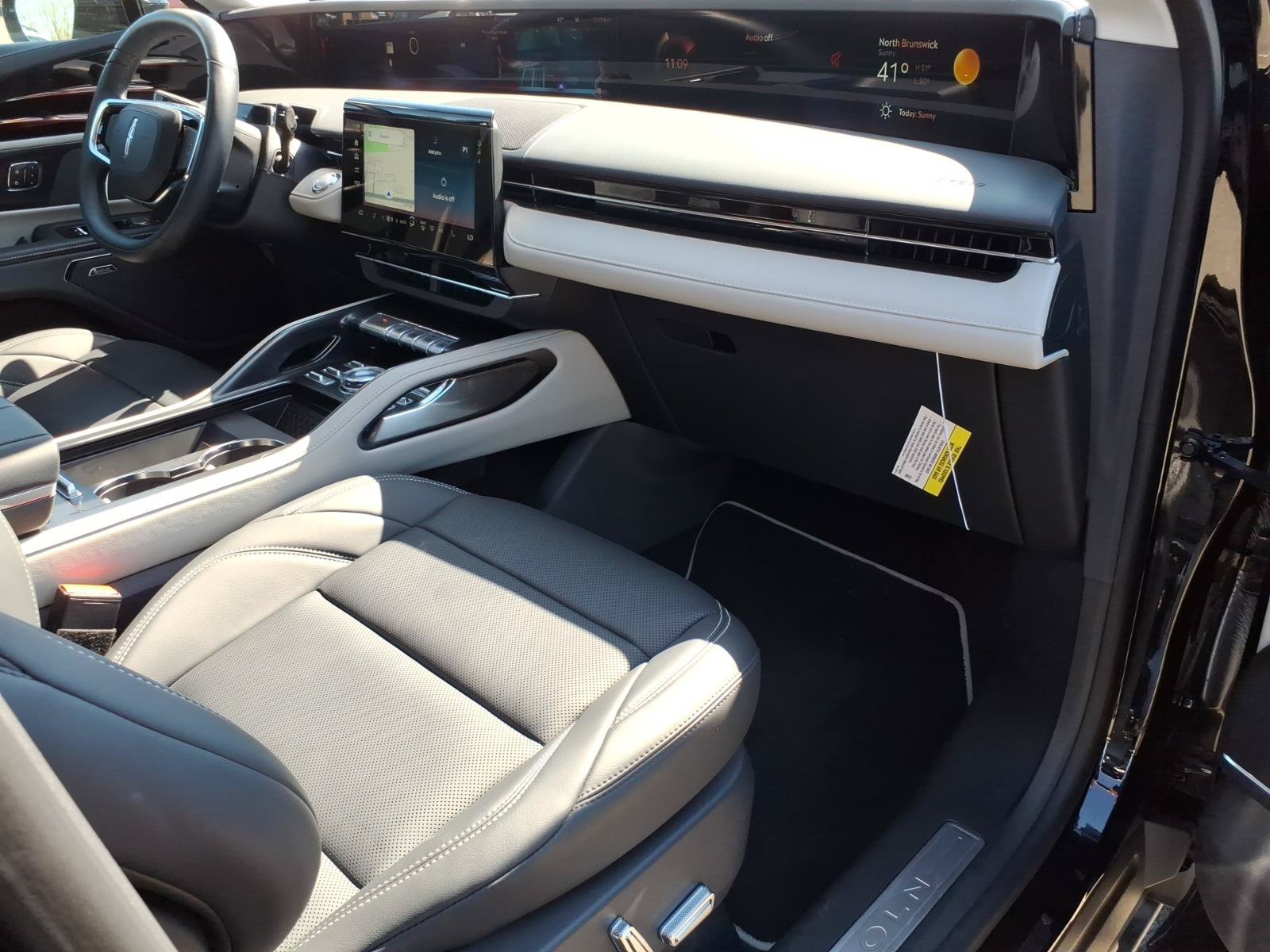 Used 2025 Lincoln Nautilus Premier w/ Equipment Group 102A AWD/4WD image 9