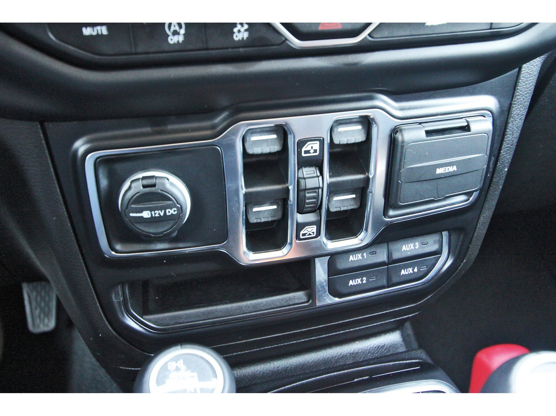 Used 2022 Jeep Wrangler Unlimited Sahara w/ LED Lighting Group image 28