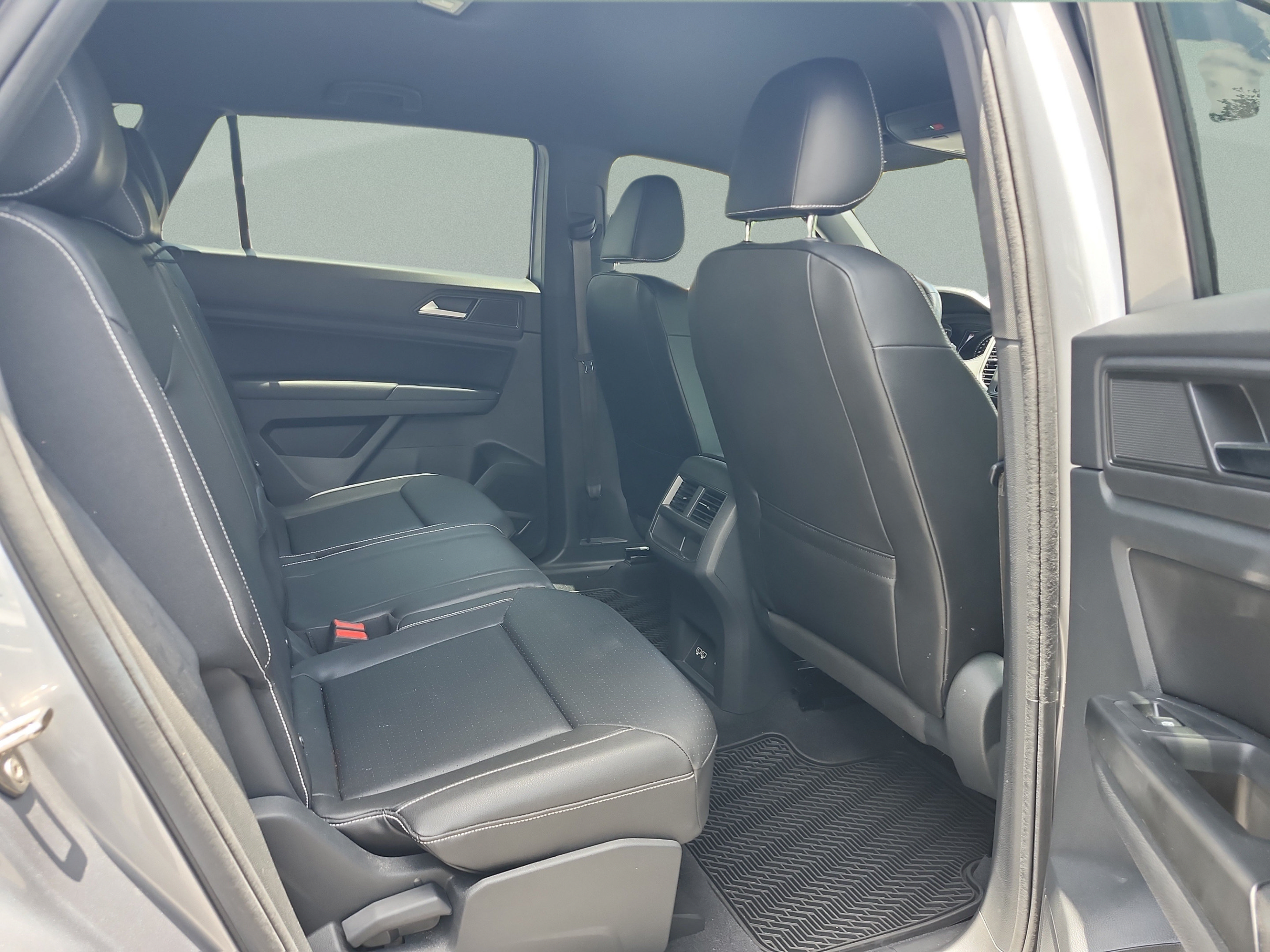 Used 2020 Volkswagen Atlas Cross Sport SE FWD image 19
