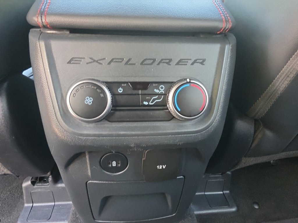 Used 2025 Ford Explorer ST-Line AWD/4WD image 33