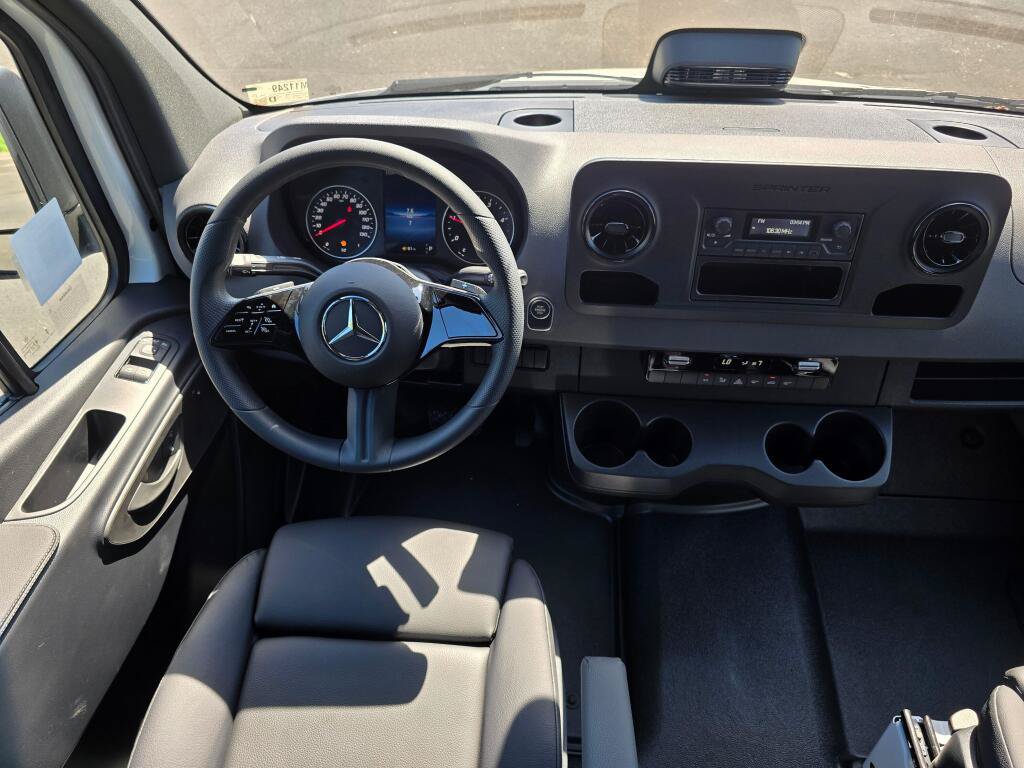 New 2025 Mercedes-Benz eSprinter 170 Cargo image 21