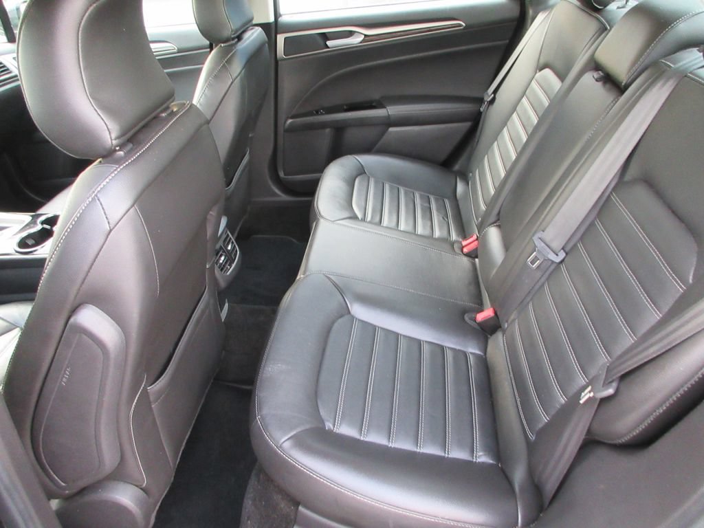 Used 2015 Ford Fusion SE w/ Equipment Group 202A FWD image 13