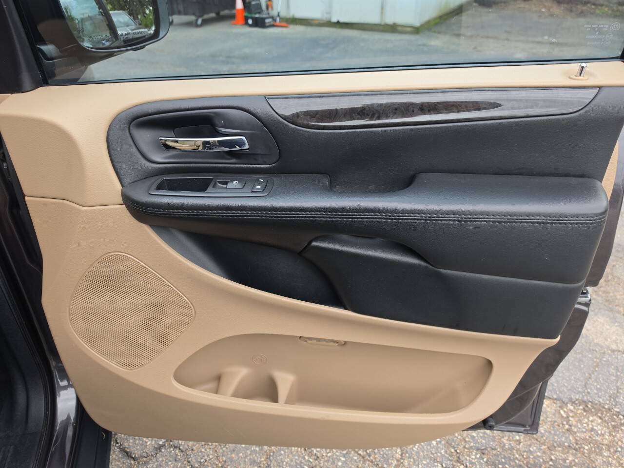 Used 2015 Dodge Grand Caravan American Value Package FWD image 25