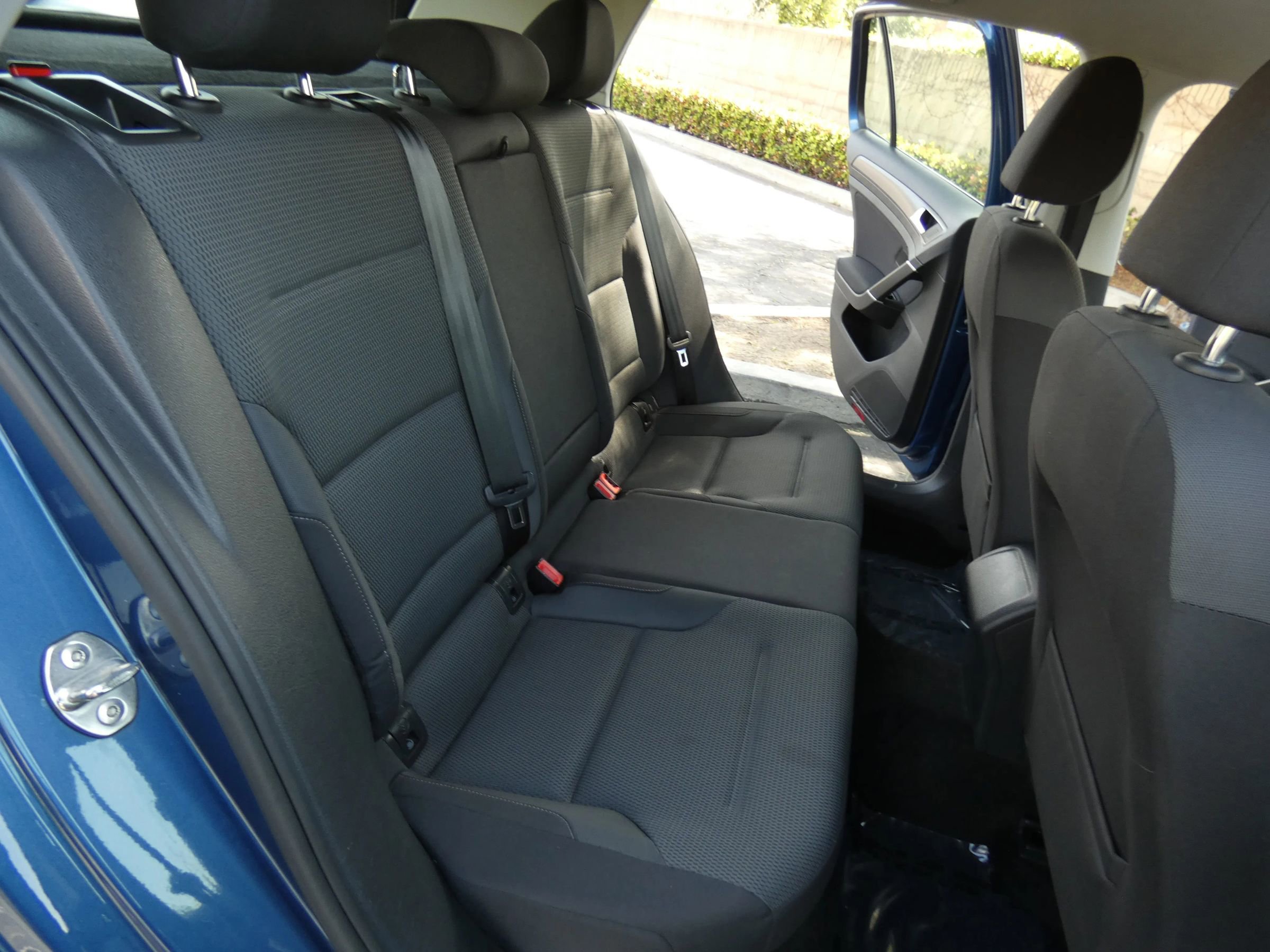 Used 2018 Volkswagen Golf S image 40