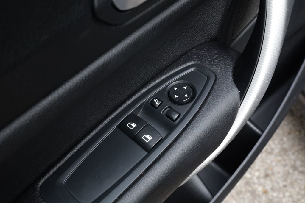 Used 2016 BMW M235i Coupe RWD image 11