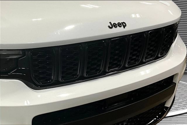 Used 2024 Jeep Grand Cherokee L Altitude AWD/4WD image 31