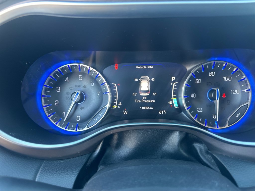 Used 2017 Chrysler Pacifica Touring-L Plus w/ Advanced Safetytec Group FWD image 26