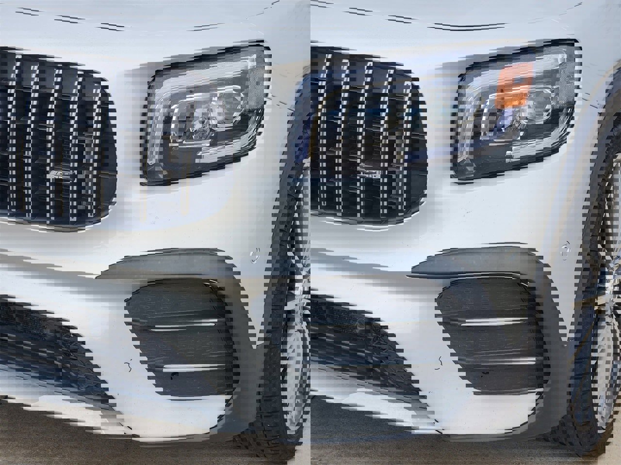 Used 2023 Mercedes-Benz GLB 35 AMG 4MATIC image 9