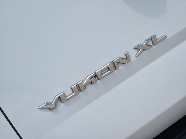 Used 2018 GMC Yukon XL SLT w/ Open Road Package RWD image 12
