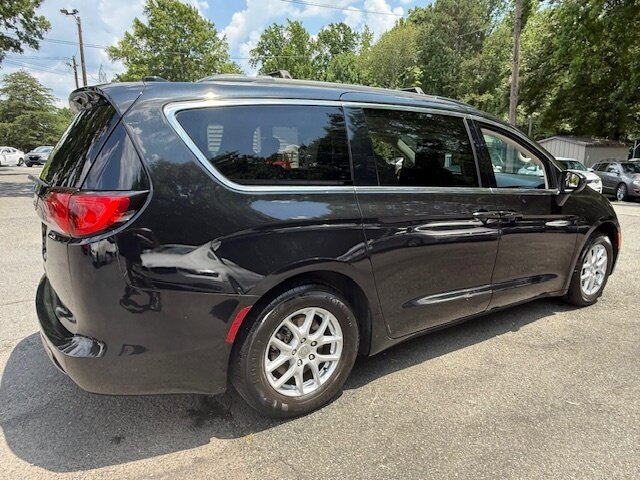 Used 2020 Chrysler Voyager Lxi image 4