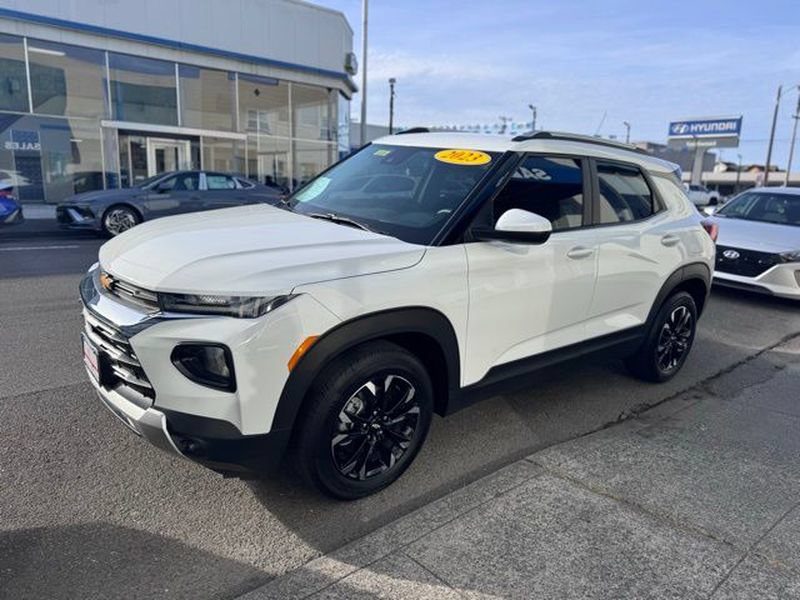 Used 2023 Chevrolet TrailBlazer LT FWD image 1