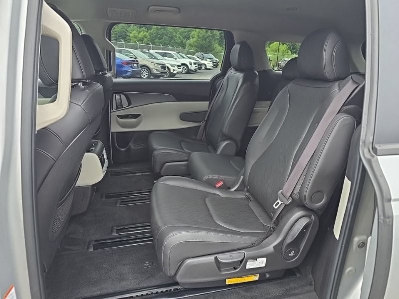 Certified 2022 Kia Carnival LX FWD image 26