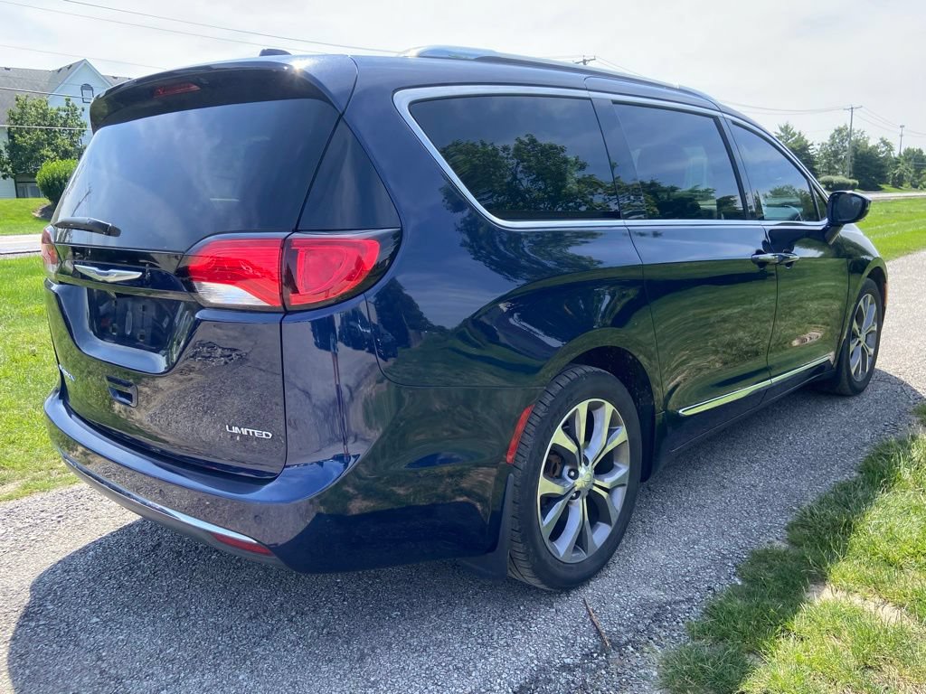 Used 2019 Chrysler Pacifica Limited w/ Tire & Wheel Group FWD image 5