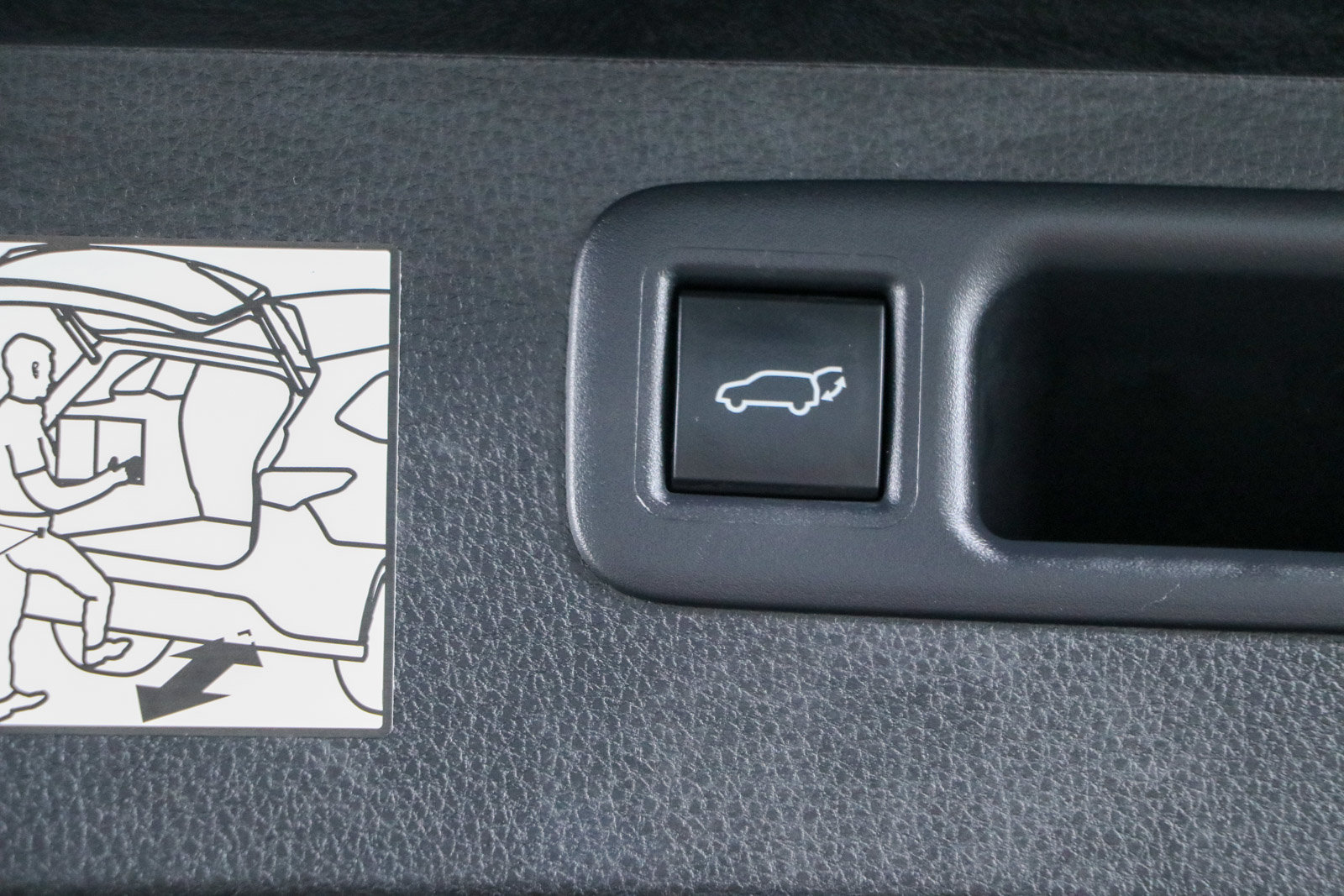 Used 2024 Toyota Highlander XLE FWD image 32