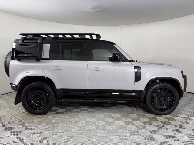 New 2026 Land Rover Defender 110 X-Dynamic SE AWD/4WD image 9