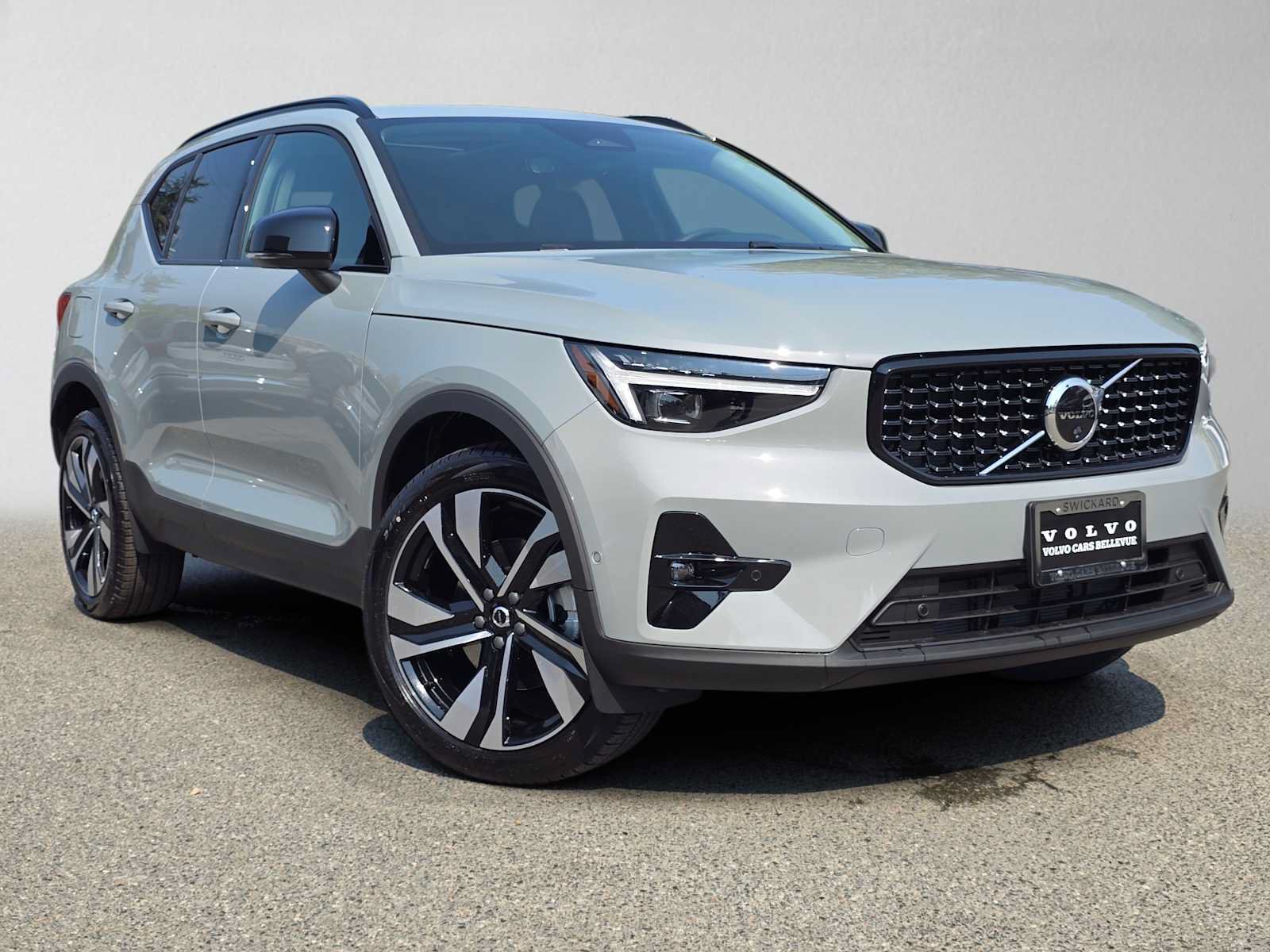 New 2026 Volvo XC40 B5 Ultra w/ Protection Package Premier AWD/4WD image 1