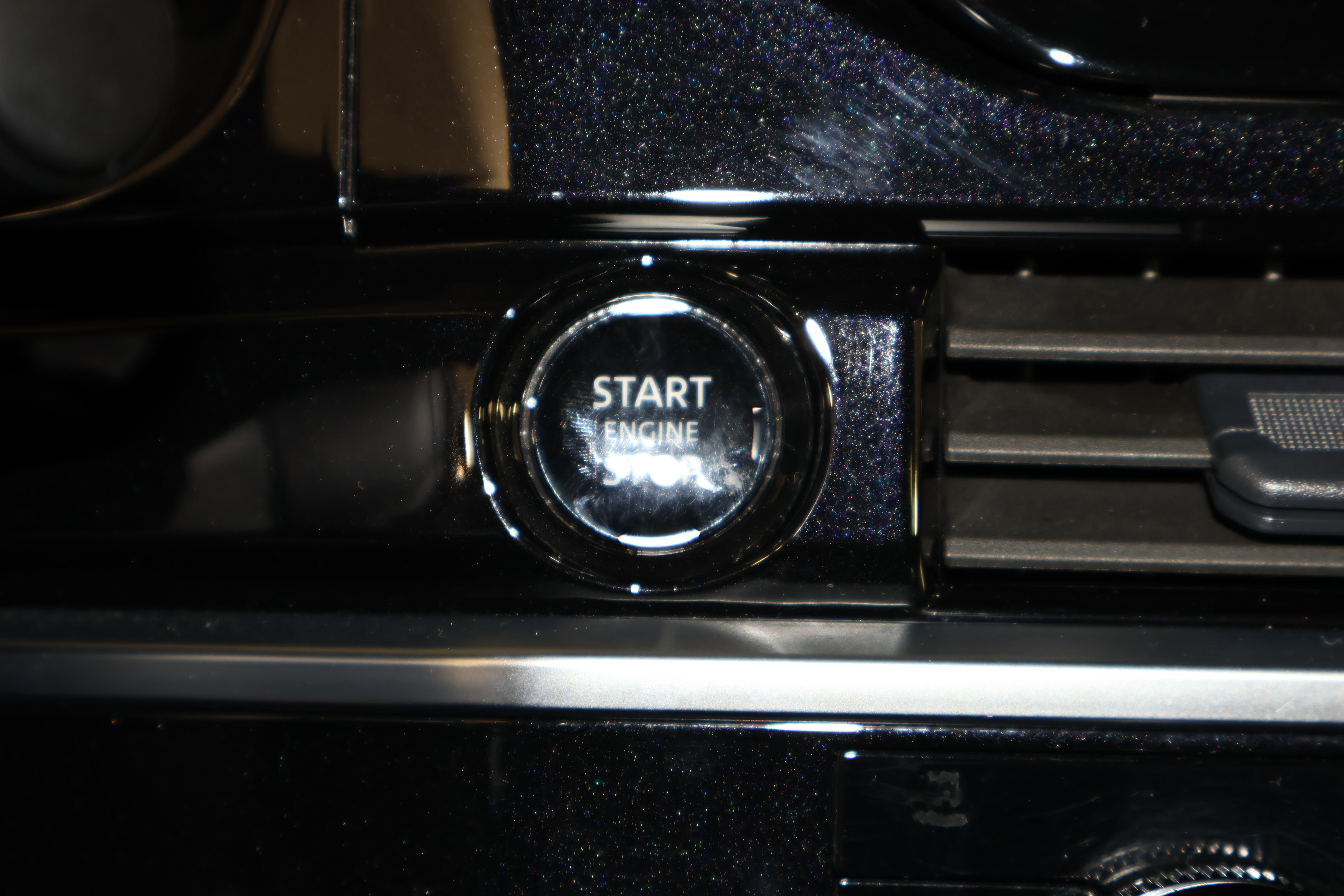 Used 2025 Nissan Pathfinder SV image 25