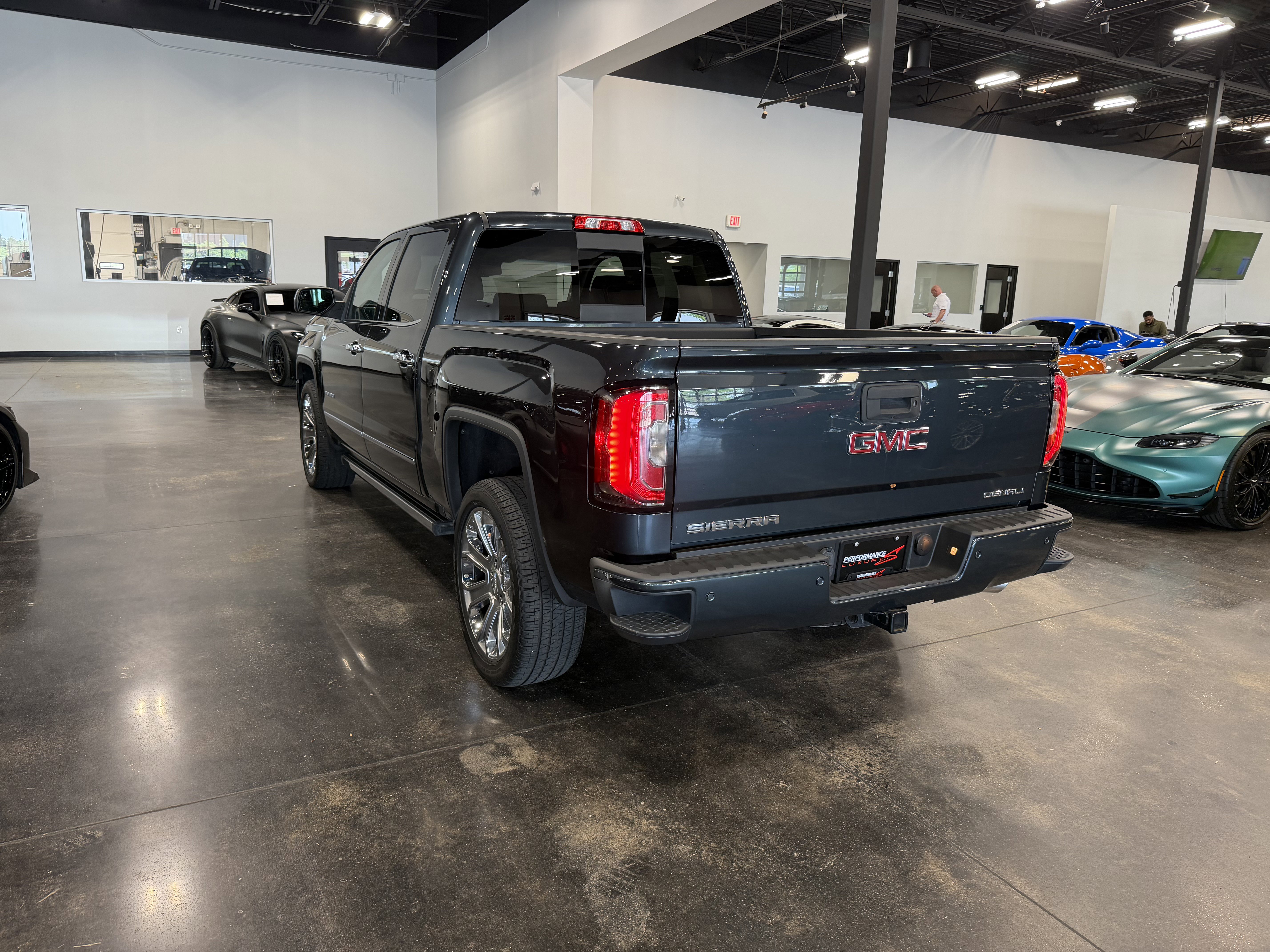Used 2018 GMC Sierra 1500 Denali w/ Denali Ultimate Package AWD/4WD image 3