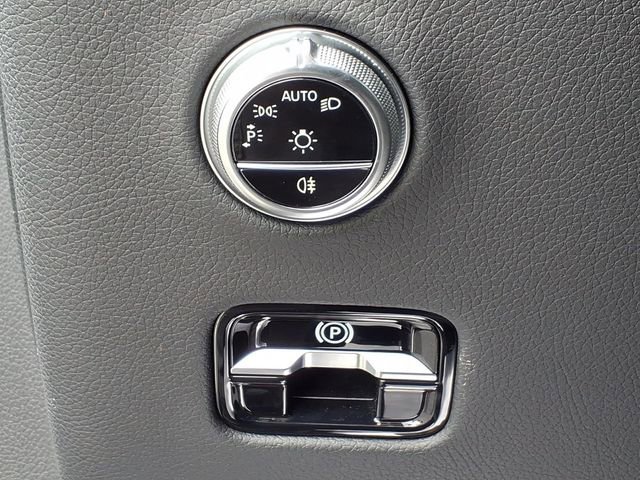 Used 2023 Mercedes-Benz GLC 300 4MATIC image 28