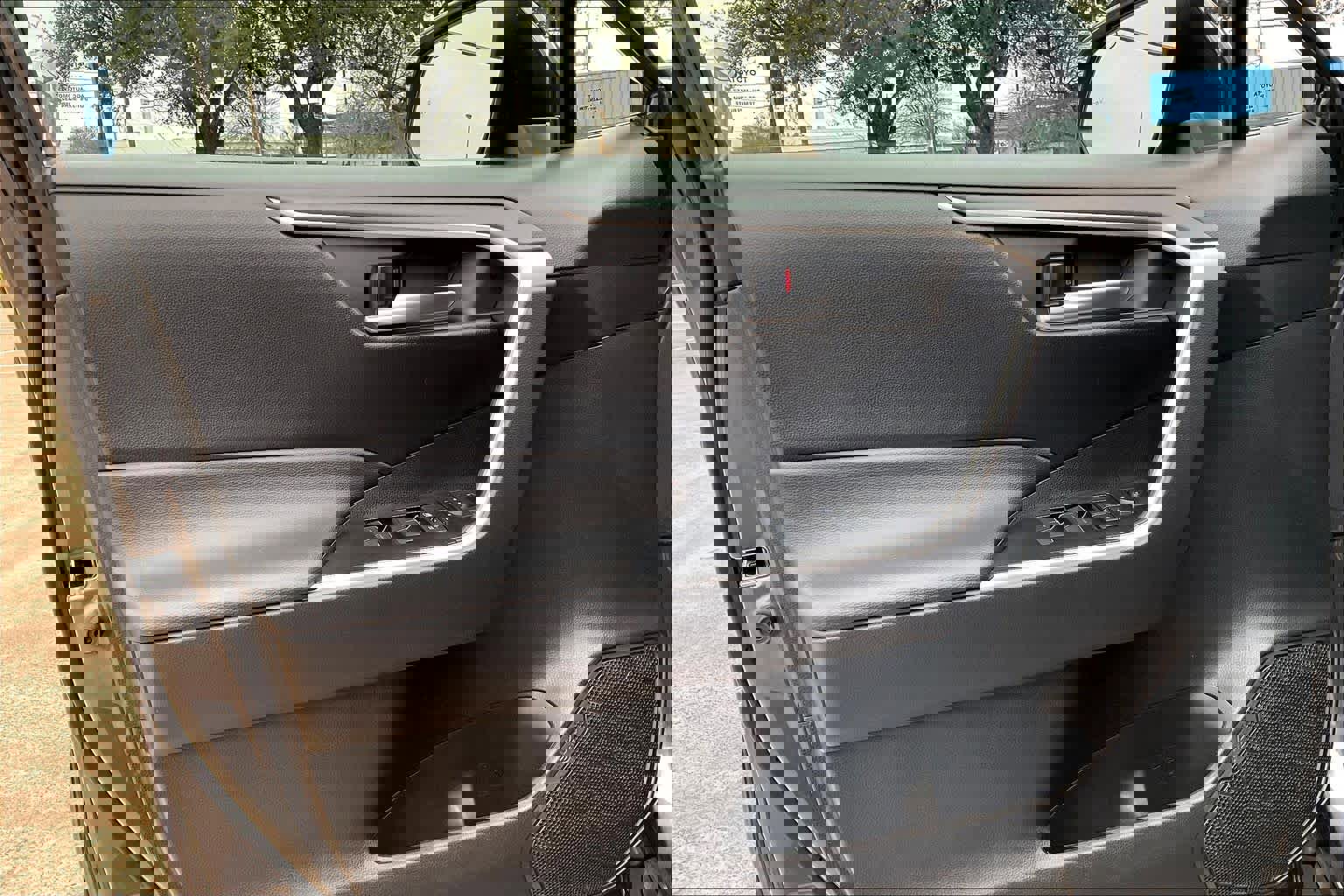 Used 2025 Toyota RAV4 XLE w/ Convenience Package image 18