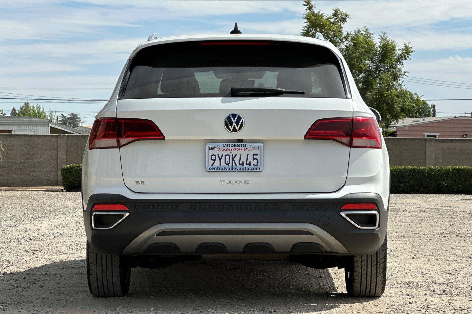 Certified 2024 Volkswagen Taos SE FWD image 4
