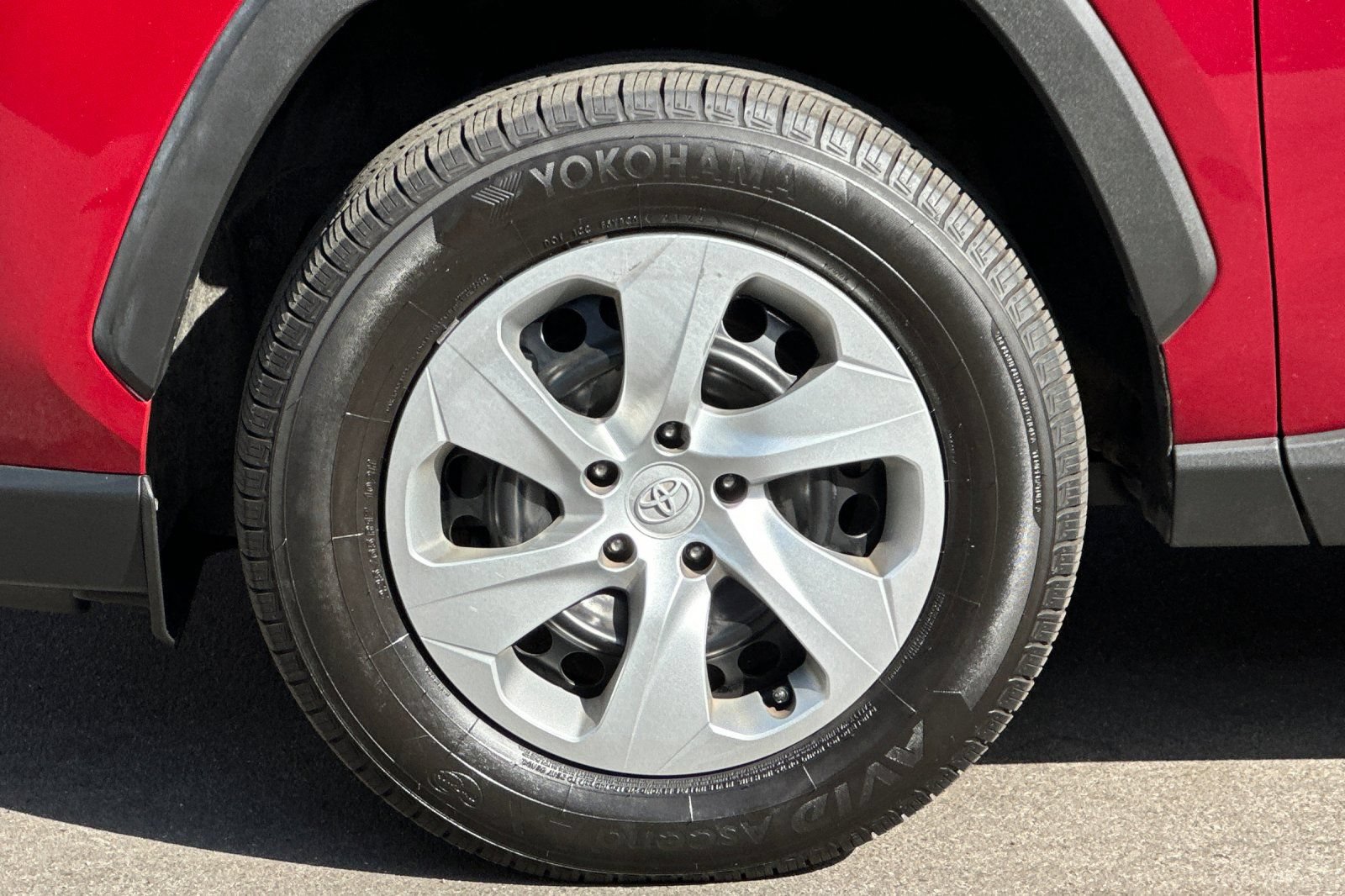 Used 2022 Toyota RAV4 LE AWD/4WD image 25