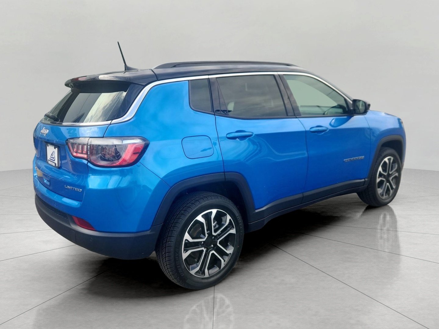 Used 2023 Jeep Compass Limited AWD/4WD image 7